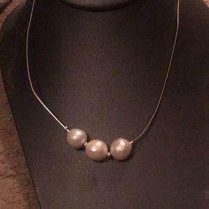 Floating pearl necklace